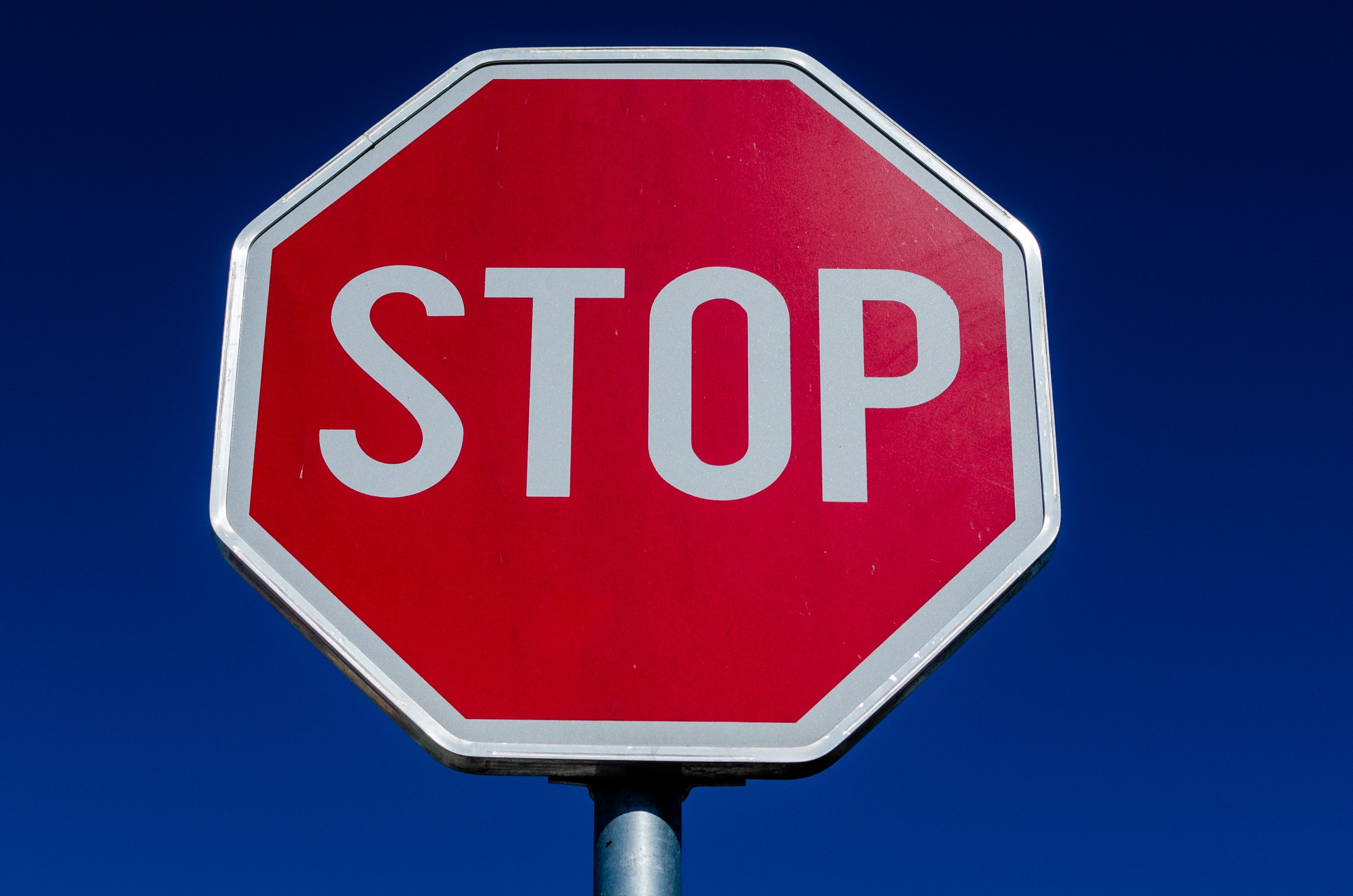A close up image of a stop sign.